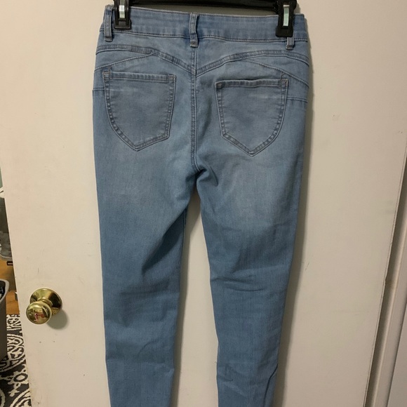 Butt flattering jeans ! - Picture 2 of 3